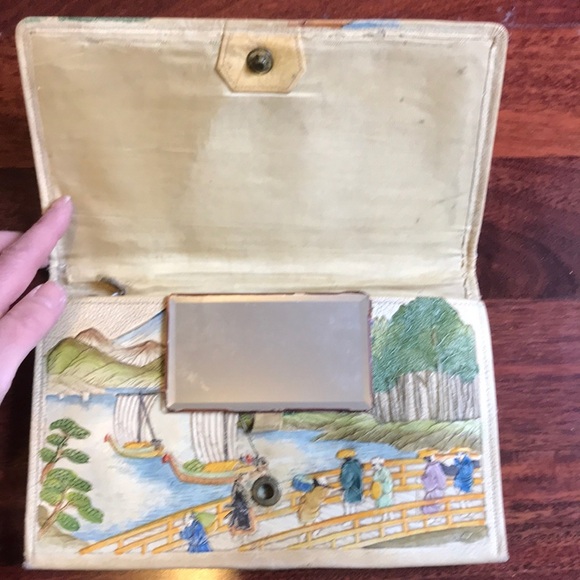 Vintage 1930’s Kidskin Clutch with Elephant Motif - Picture 8 of 8